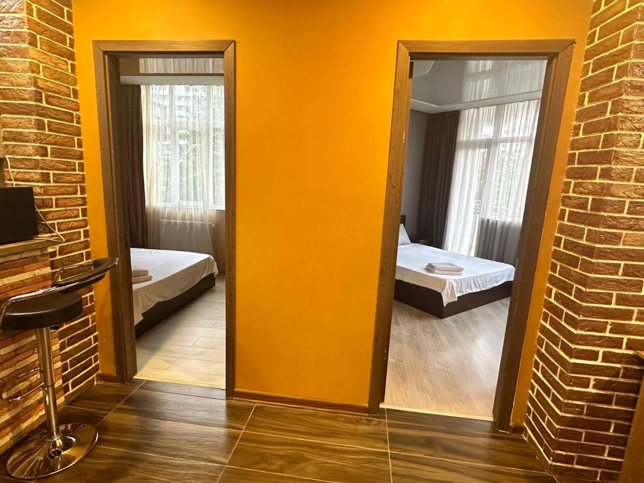 Marnika Apartment Batoemi Buitenkant foto